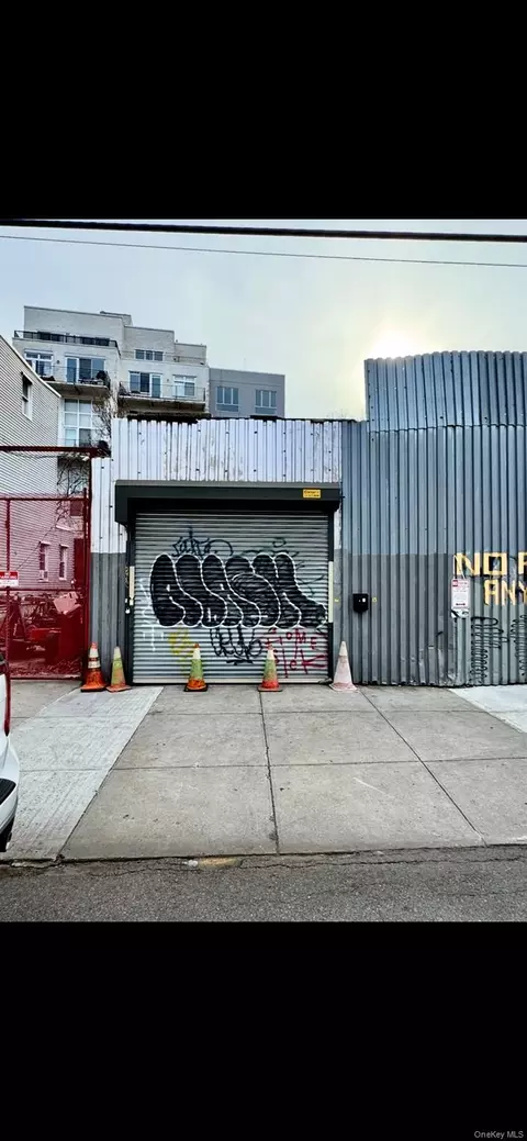 250 Skillman Ave, New York, NY 11211