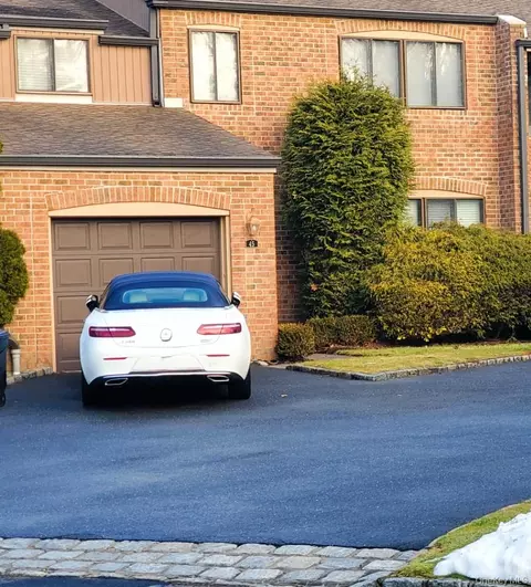 45 Windsor Gate #45, North Hempstead, NY 11040