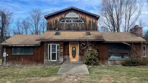 10 Fawn Rd, Saugerties, NY 12477