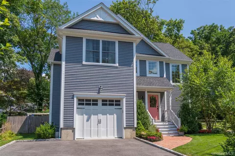 16 Soundview Rd, Huntington, NY 11743