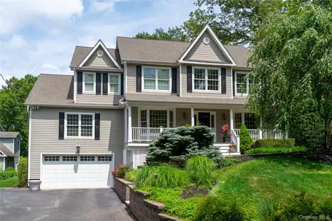 36 Rose Ct, Northport, NY 11768