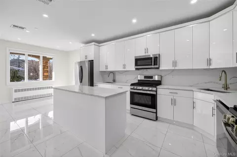 2 Bluefield Dr #103, Ramapo, NY 10977