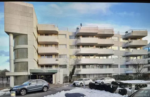 88 Cuttermill Rd #308, North Hempstead, NY 11021