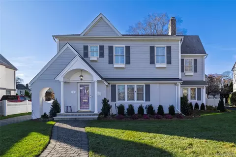 166 Princeton Rd, Rockville Centre, NY 11570