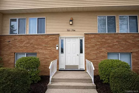 25 College Ave #701, Clarkstown, NY 10954