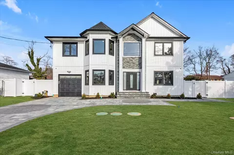 47 Tell Ave, Deer Park, NY 11729