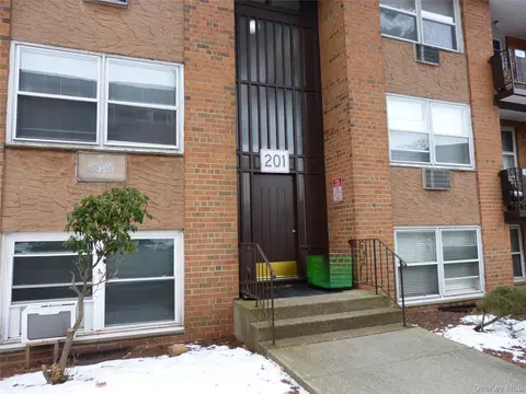201 Kearsing Pkwy #D, Ramapo, NY 10952