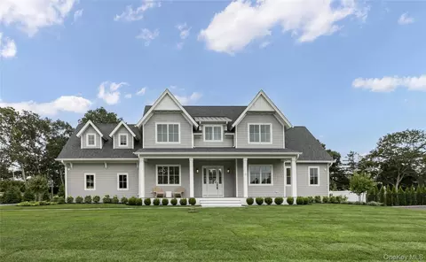 17 Happy Ln, Southampton, NY 11978