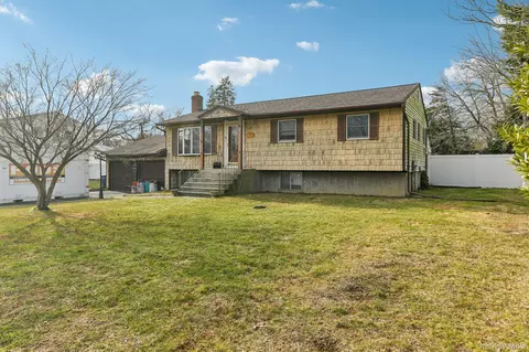 44 Nadine Ln, Port Jefferson Station, NY 11776