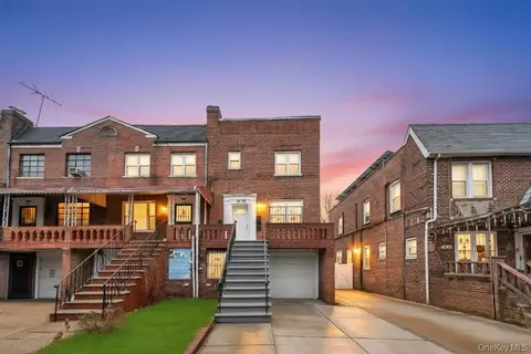 8809 208th St, New York, NY 11427