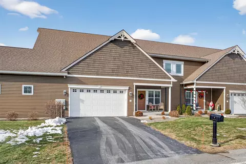 4 Strasser Pl, Hamptonburgh, NY 10916