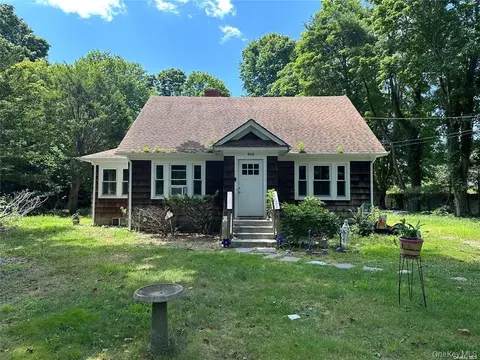 466 Munsell Rd, Brookhaven, NY 11772
