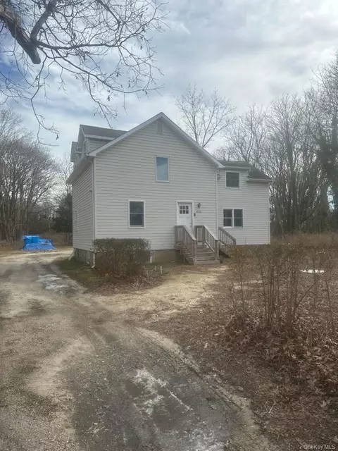 493 Munsell Rd, Brookhaven, NY 11772