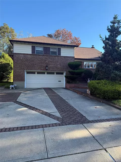 606 Blair Dr, North Hempstead, NY 11590