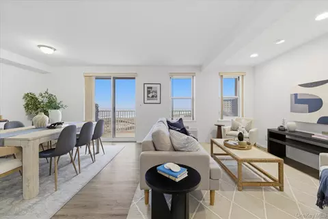 2 Richmond Rd #4A, Lido Beach, NY 11561