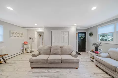 Entry Way - 68 Elder Dr, Commack, NY 11725 photo 3 of 3