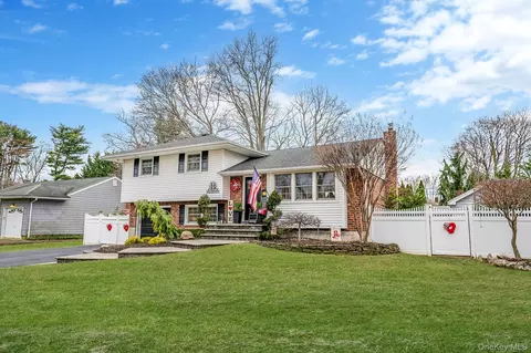 Exterior - 68 Elder Dr, Commack, NY 11725 photo 3 of 8