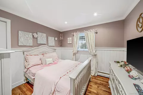 Bedroom - 68 Elder Dr, Commack, NY 11725 photo 4 of 7