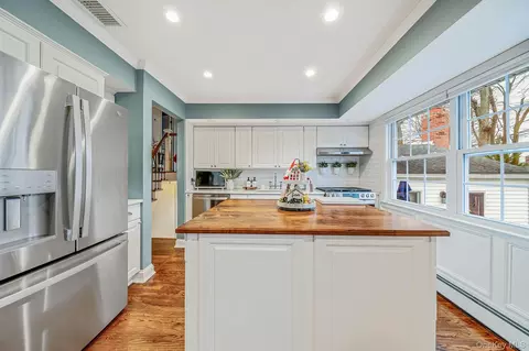 Kitchen - 68 Elder Dr, Commack, NY 11725 photo 1 of 3
