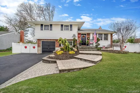 Exterior - 68 Elder Dr, Commack, NY 11725 photo 2 of 8
