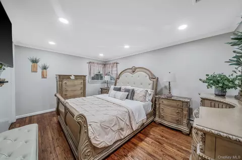 Bedroom - 68 Elder Dr, Commack, NY 11725 photo 5 of 7