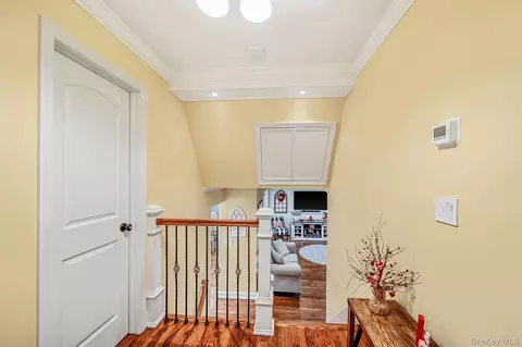 Entry Way - 68 Elder Dr, Commack, NY 11725 photo 2 of 3