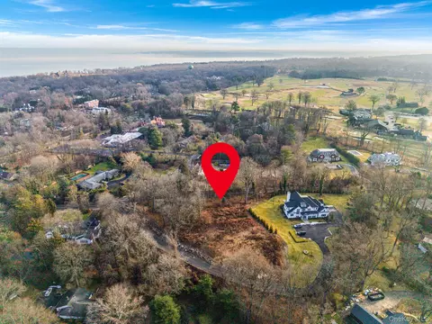 36 Cow Neck Rd, North Hempstead, NY 11050