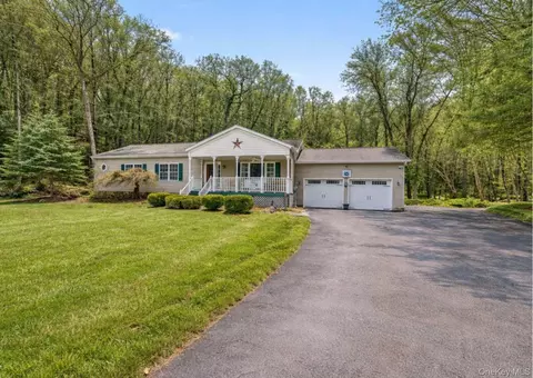 45 Seminole Dr, Warwick, NY 10990