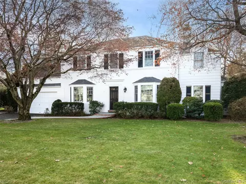 126 Northwoods Rd, North Hempstead, NY 11030