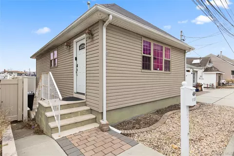 1137 Washington Pl, Baldwin, NY 11510