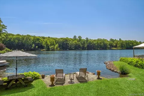 342 Lake Shore Rd, Putnam Valley, NY 10579