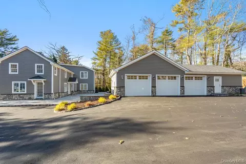 89 Mill River Rd, Oyster Bay, NY 11771