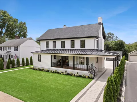 132 Arthur St, Garden City, NY 11530