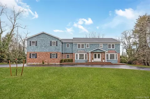 20 Rolling Dr, Glen Head, NY 11545