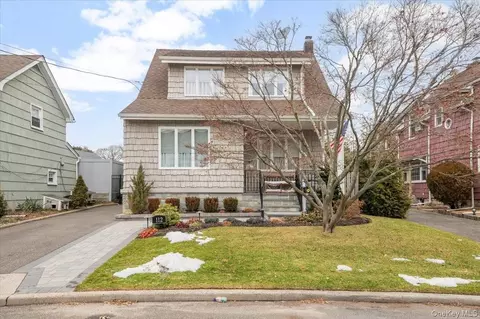 112 Longworth Ave, Woodmere, NY 11598