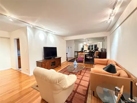 142-05 Roosevelt Ave #519, New York, NY 11354
