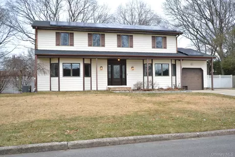 34 Stewart Cir N, Centereach, NY 11720