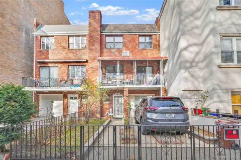 2540 36th St # A, Astoria, NY 11103