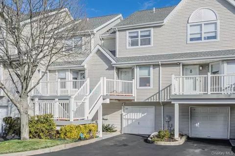 117 Leeward Ln, Port Jefferson, NY 11777