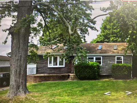 29 Hewes St # A, Brentwood, NY 11717