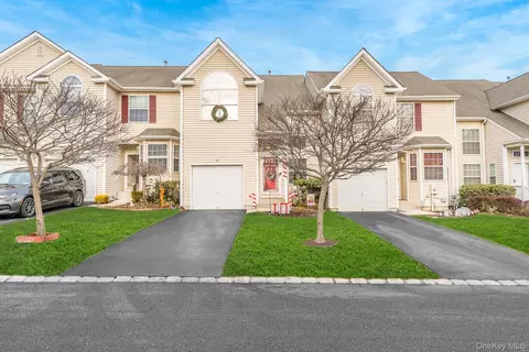 59 Crossbar Rd #59, Medford, NY 11763
