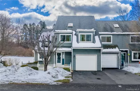 13 Cushing Grn S, Pawling, NY 12564