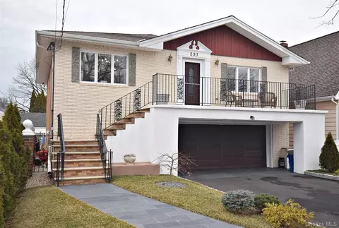 293 85th Ave, Floral Park, NY 11001