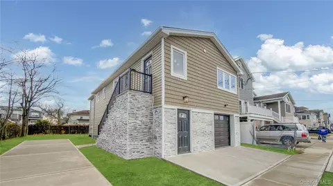 37 Deal Rd, Island Park, NY 11558