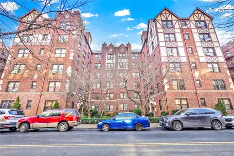 68-30 Burns St #C2, Forest Hills, NY 11375