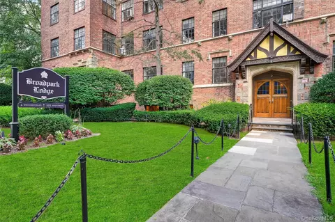 2 Westchester Ave #3Q, White Plains, NY 10601