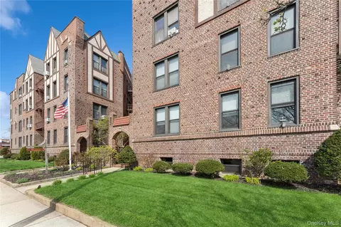 12 Hempstead Ave #3N, Rockville Centre, NY 11570