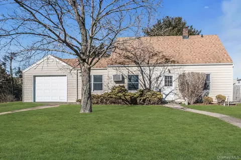 45 Chase Ln, Levittown, NY 11756