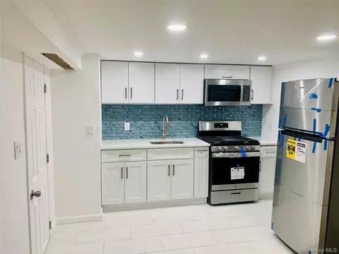 1004 Wool Ave, Franklin Square, NY 11010