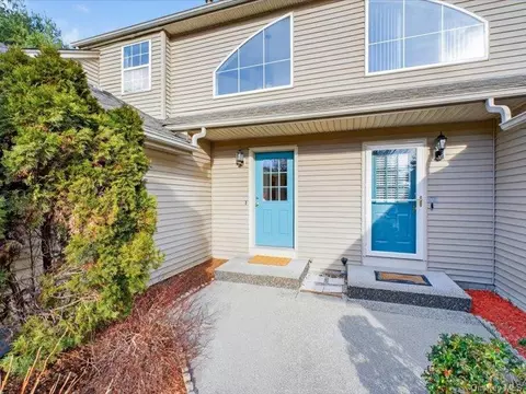 510 Somerset Ct, Fishkill, NY 12524